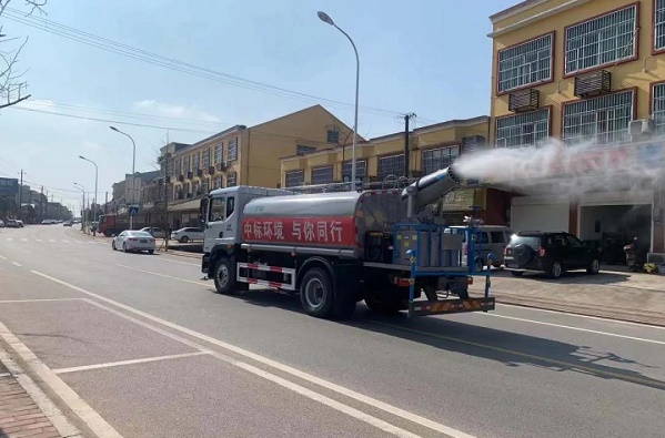  道路洒水车