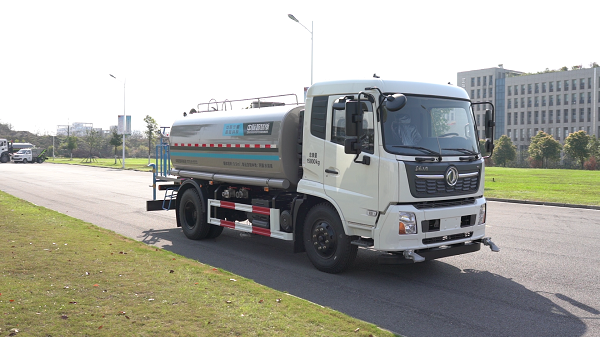 道路洒水车